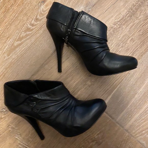 Guess black leather booties. Size 7. - Picture 2 of 5